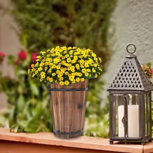 Vintage träkruka i rustik bucketdesign för uteplats och balkong