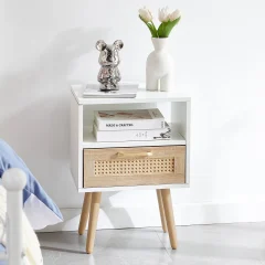 Modern nattduksbord i rattan med 1 låda och solida träben