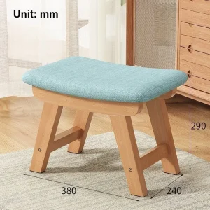 Modern minimalistisk pall i massivt trä med kudde och halkskydd