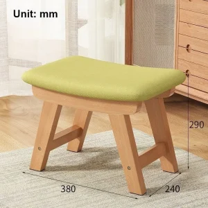 Modern minimalistisk pall i massivt trä med kudde och halkskydd
