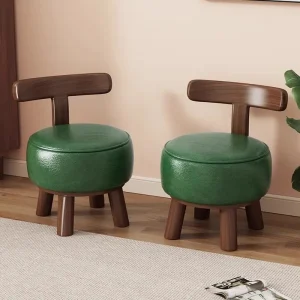 Modern låg pall i massivt trä med klädd sits för hall och vardagsrum