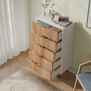 Modern minimalistisk byrå i trä med 5 lådor och gulddetaljer