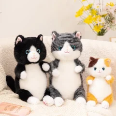 Randigt kattgosedjur med ryggsäcksdesign 20–30 cm