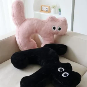 Stort kattgosedjur i rosa eller svart, 50 × 42 cm med vandrande design