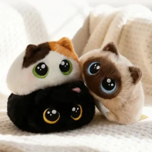 Storögt kattgosedjur i liggande design – calico och siamesisk katt