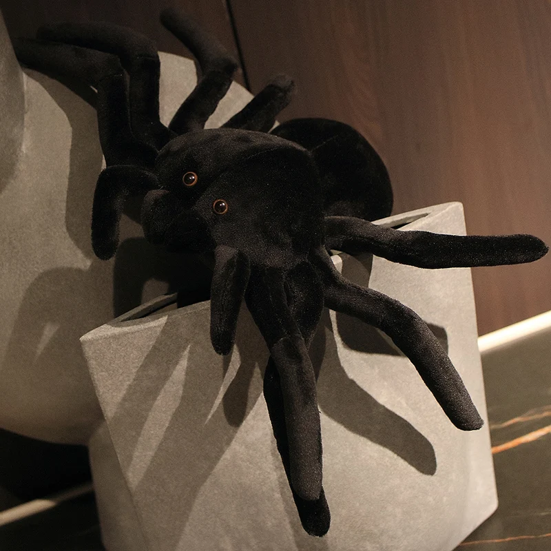 Jättestort svart spider gosedjur, mjukt och realistiskt i retrostil för Halloween 5 Jättestort svart spider gosedjur, mjukt och realistiskt i retrostil för Halloween - Bild 5