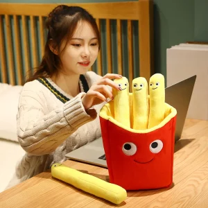 Flera figurvarianter av leende pommes frites som tröstande gosedjur och plyschkudde
