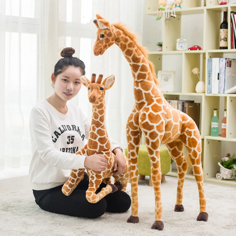 Ett stort giraffe gosedjur i verklighetstrogen design, 35–120 cm, som present till barn 3 Ett stort giraffe gosedjur i verklighetstrogen design, 35–120 cm, som present till barn - Bild 3