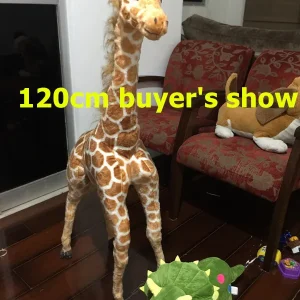 Ett stort giraffe gosedjur i verklighetstrogen design, 35–120 cm, som present till barn 11 Ett stort giraffe gosedjur i verklighetstrogen design, 35–120 cm, som present till barn