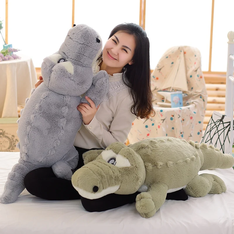 Alligator gosedjur i stor kuddform, söt design med realistiskt fjällmönster, 200 cm 23 Grå och olivbrun krokodilformad plysch visas tillsammans.