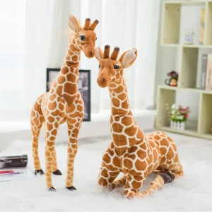 Alternative view of Ett stort giraffe gosedjur i verklighetstrogen design, 35–120 cm, som present till barn