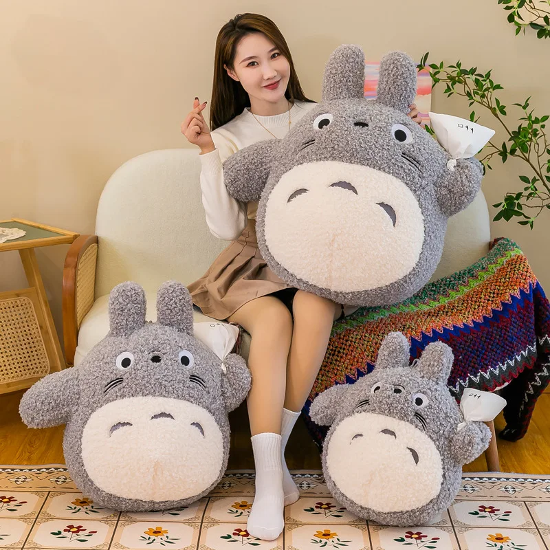 Totoro gosedjur i kawaii-stil som mjuk plyschkudde med vit papperspåse, 50–70 cm 3 Totoro gosedjur i kawaii-stil som mjuk plyschkudde med vit papperspåse, 50–70 cm - Bild 3
