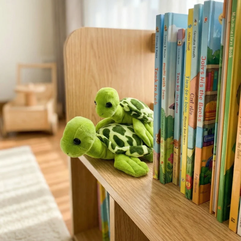 Grönt tortoise gosedjur med söt, naturtrogen design i vatteninspirerad stil 4 Grönt tortoise gosedjur med söt, naturtrogen design i vatteninspirerad stil - Bild 4