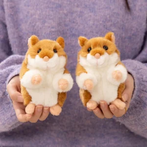 Hamster gosedjur i fluffig, realistisk miniform med stående hållning, 13 cm