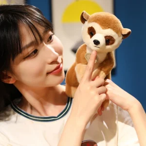Meerkat gosedjur i naturtrogen lemurdesign, mjukt anime-djur för skrivbord och barn