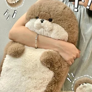 Mjuk kudde och säl gosedjur som havsutter i verklighetstrogen kawaii-stil, blåbrun