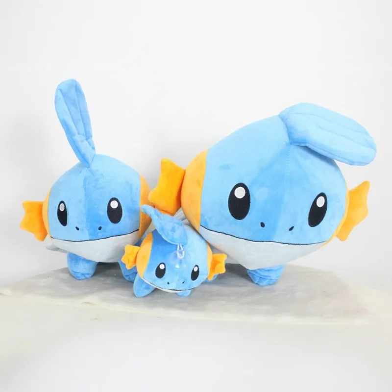 Pokemon-karaktärer som gosedjur, mjuka tecknade plyschkuddar i anime-stil, 23–30 cm 23 Tre blå figurer i olika storlekar visas tillsammans framifrån och från sidan.