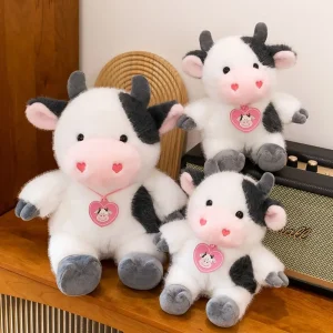 Tecknad och verklighetstrogen ko-docka i kawaii-stil, fluffig och mjuk födelsedagspresent