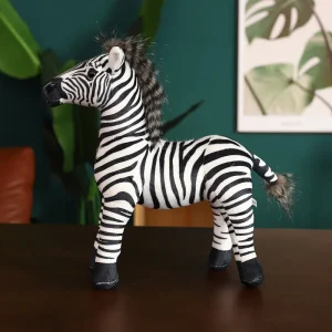 Naturtroget zebra gosedjur i stående form med realistiskt utseende som fotorekvisita