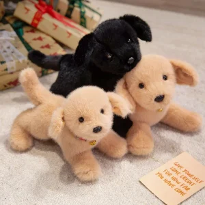 Alternative view of Naturtroget hundgosedjur som kramkudde med labrador- och golden retrievervalp