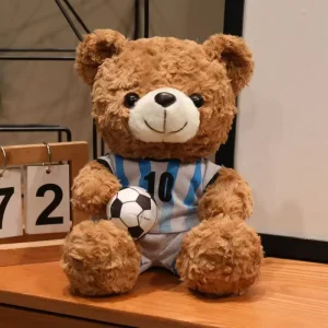 Björn gosedjur med fotbollstema, kawaii-design och lekfull animeinspirerad stil