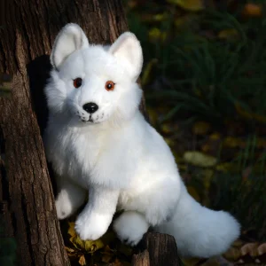 Animeinspirerat räv gosedjur i form av en vit polar räv med söt och naturtrogen design