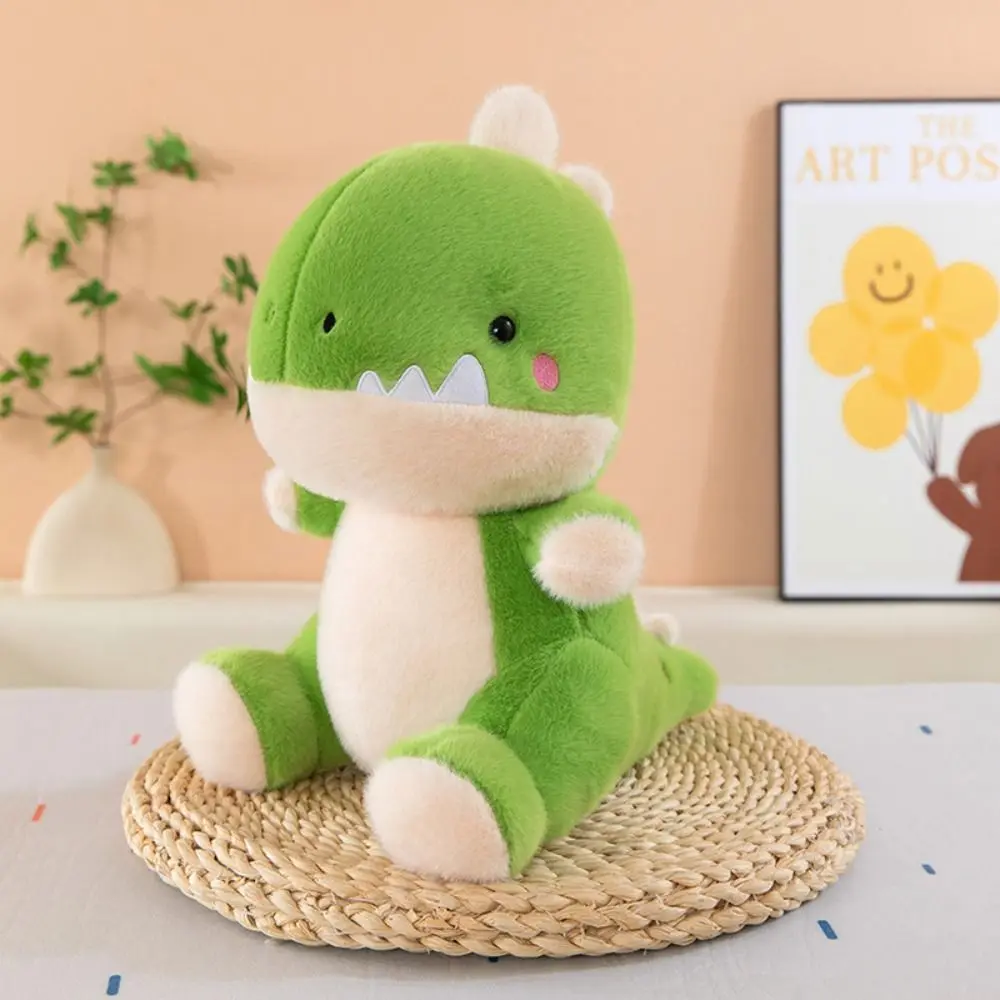 Gulligt dinosaurie gosedjur i fluffig, lekfull tecknad stil med lugnande uttryck 20 Grön dinosauriemjukis med krämfärgad mage och nos, sittande framifrån.