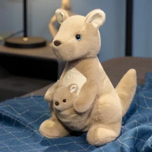 Alternative view of Beige känguru baby gosedjur med baby i pungen – sittande figur 22–35 cm