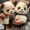 Naturtroget panda gosedjur med kawaii tvättbjörnsdesign, fluffig kudde och dekoration