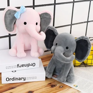 Elefant gosedjur som mjuk sovdocka, för bekväm vila och sömn i rosa eller grått