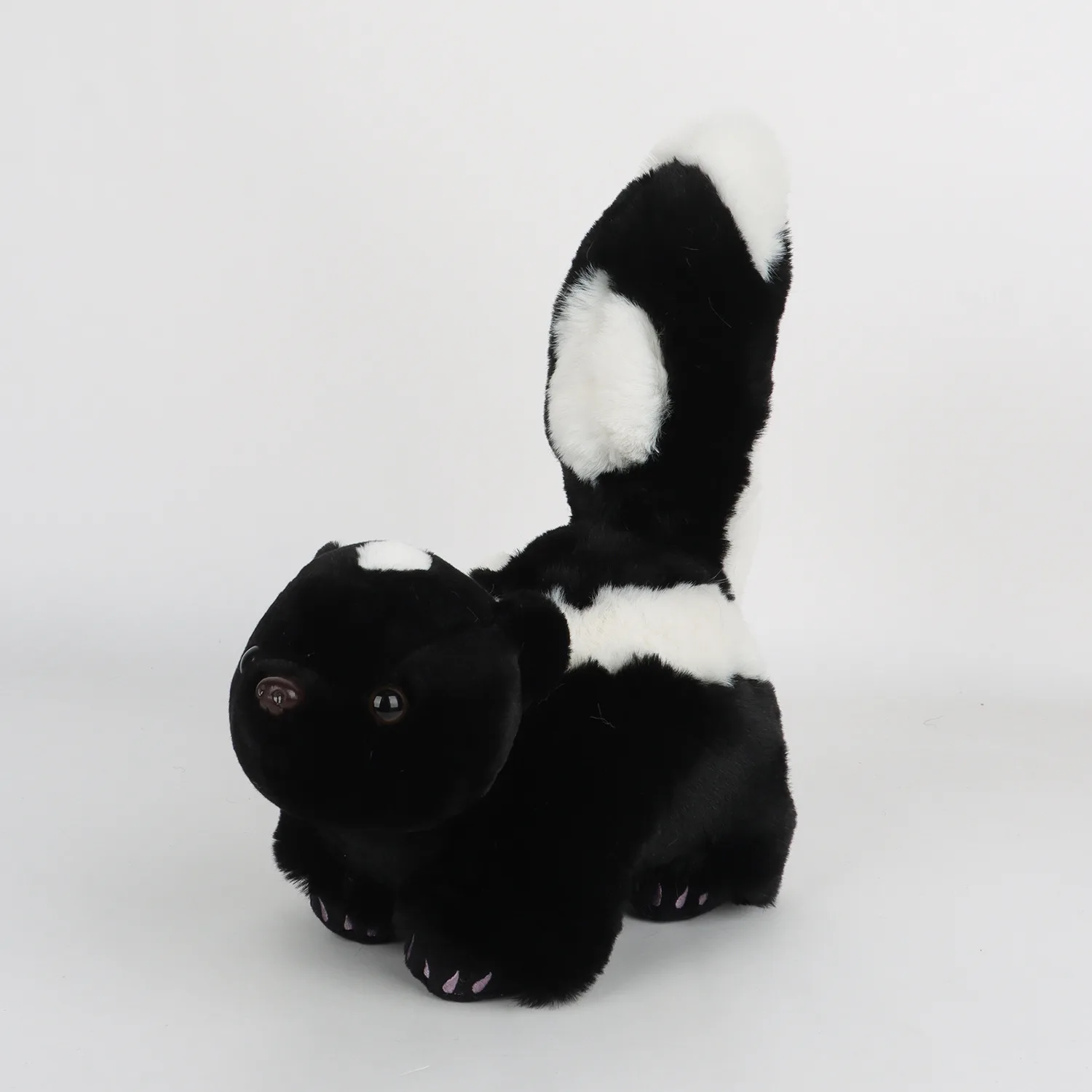 Skunk gosedjur i naturtrogen kawaii-stil för sällskap, dekoration och present till barn 7 Skunk gosedjur i naturtrogen kawaii-stil för sällskap, dekoration och present till barn - Bild 7