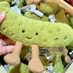Flera figurvarianter av gurkformade gosedjur i grönt, med lekfull stil, 15–26 cm 11 Flera figurvarianter av gurkformade gosedjur i grönt, med lekfull stil, 15–26 cm
