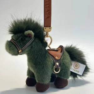 Söt fluffig ponny som nyckelring och väskdekoration med rem, kawaii westernstil