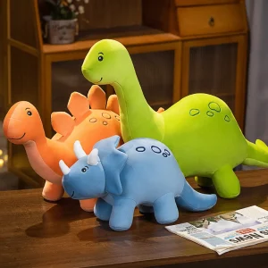 Alternative view of Färgglatt dinosaurie gosedjur med triceratopsmotiv i tecknad kawaii-stil för barn