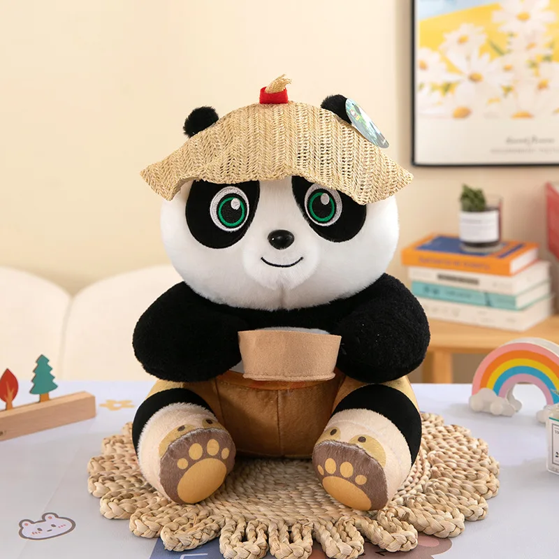 Ett panda gosedjur med Po i kinesiskt kung fu-tema, söt kramkudde för läggdags 22 Plyschpandans miljö i ett inbjudande rum.