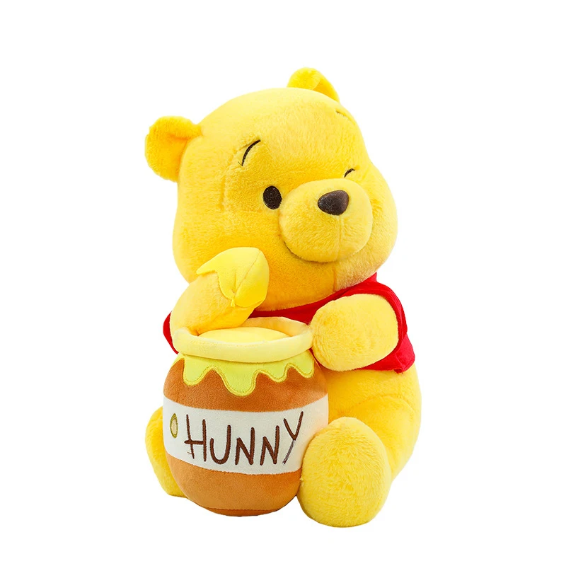 Winnie the Pooh gosedjur som stor och söt björnkudde i tecknad stil, 32–90 cm 21 Gul björnplysch med röd tröja och ett honungskrus på vit bakgrund.