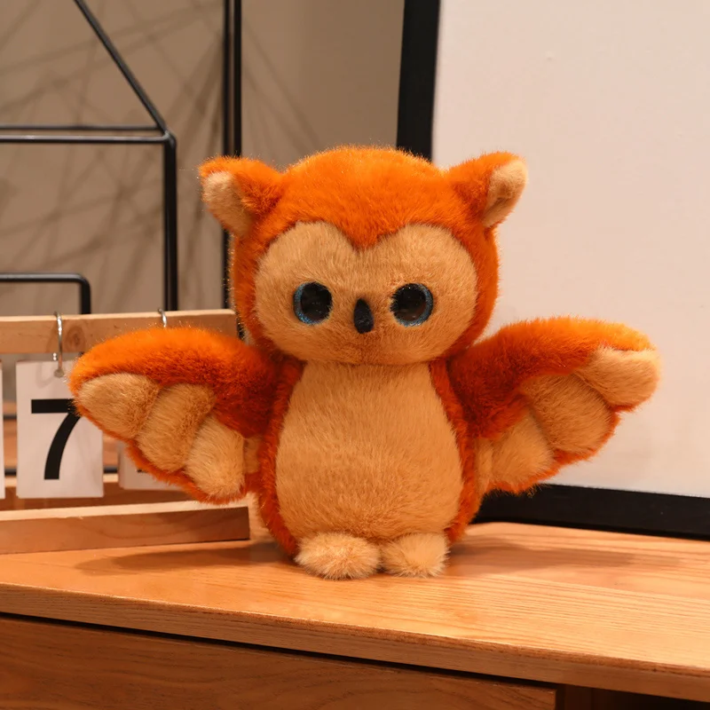 Uggla gosedjur som ugglakudde, kawaii och tecknad style, 22 cm 23 Orange uggleplysch framifrån med vingarna utsträckta.