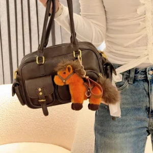 Alternative view of Söt fluffig ponny som nyckelring och väskdekoration med rem, kawaii westernstil