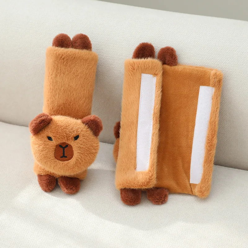 Kapybara-nackkudde för bilen med axelskydd och söt kawaii-design som bildekoration 21 Visa capybaraplyschens framsida och baksida med de vita fästremmarna.