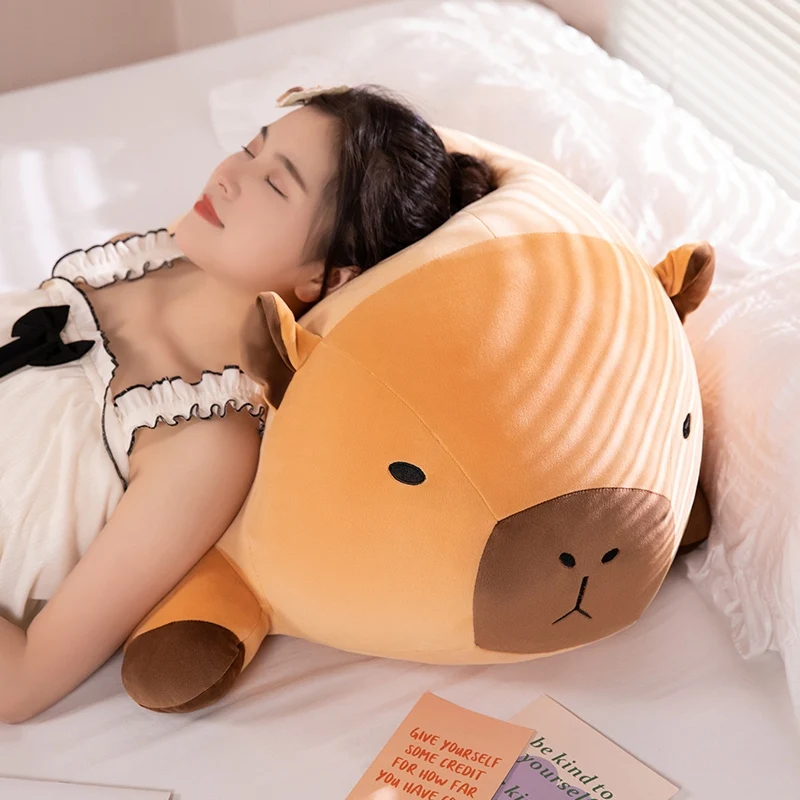 Kawaii-inspirerat kapybara gosedjur, brunt och knubbigt, som lång, rund stående kramkudde 6 Kawaii-inspirerat kapybara gosedjur, brunt och knubbigt, som lång, rund stående kramkudde - Bild 6