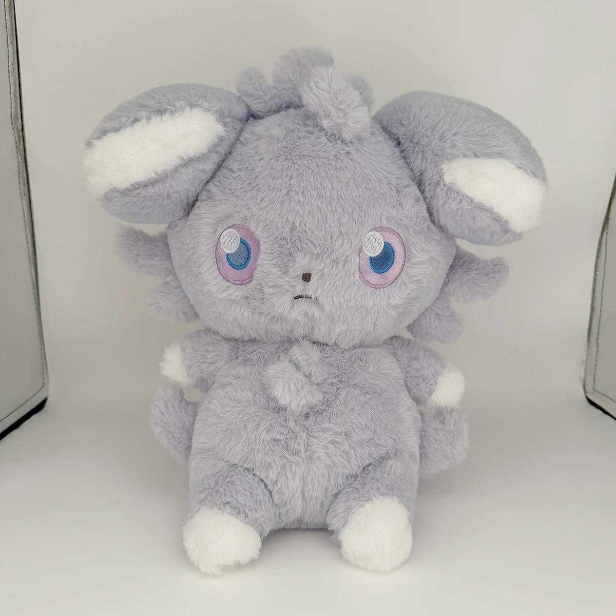 Pokémon Espurr som katt gosedjur, mjuk gosfigur för barn och som present till barn 3 Pokémon Espurr som katt gosedjur, mjuk gosfigur för barn och som present till barn - Bild 3