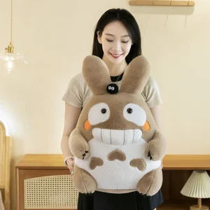 Totoro-kudde med stort leende, söt tecknad karaktärsdesign och mjuk lång form 13 Totoro-kudde med stort leende, söt tecknad karaktärsdesign och mjuk lång form
