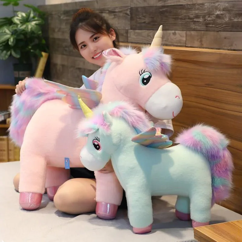 Kawaii enhörning gosedjur med vingar och fluffig man, mjuk kudde och födelsedagspresent 24 Två enhörningsgosedjur i rosa och mintgrönt som kramas i en mjuk miljö.