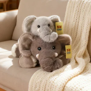 Liggande elefant gosedjur i tecknad stil som plyschkudde och sovkudde, 30–45 cm 13 Liggande elefant gosedjur i tecknad stil som plyschkudde och sovkudde, 30–45 cm