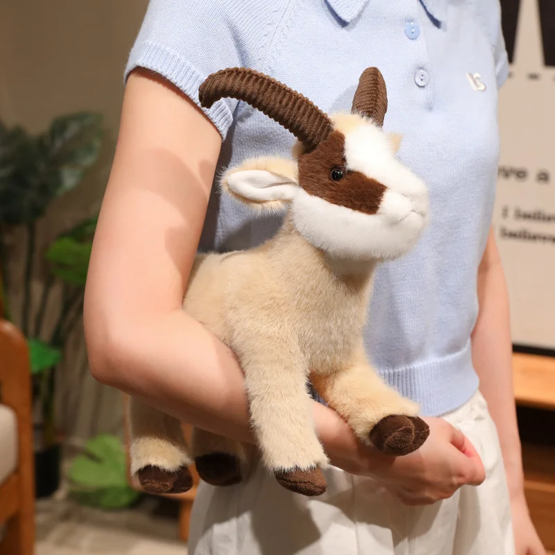 Realistiskt Ibex (wild goat) gosedjur med böjda horn, fluffigt ansikte och stående form 4 Realistiskt Ibex (wild goat) gosedjur med böjda horn, fluffigt ansikte och stående form - Bild 4