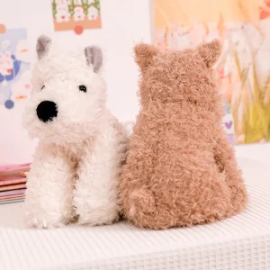 Charmigt hund gosedjur i brunt med fluffigt hår och kramvänlig, verklighetstrogen form
