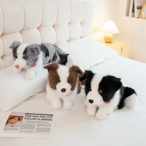 Border Collie-hund gosedjur, verklighetstroget och fluffigt liggande, 40–50 cm