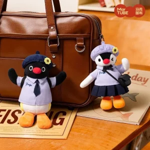 Söta Pingu-karaktärer som plyschdockor med nyckelring i examensserien för födelsedag