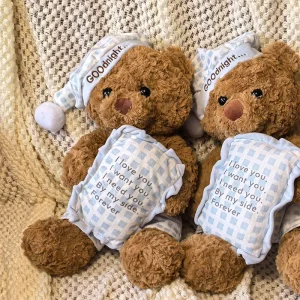 Björn gosedjur med nattmössa och pyjamas, söt och välgjord sovkompis vid läggdags 11 Björn gosedjur med nattmössa och pyjamas, söt och välgjord sovkompis vid läggdags