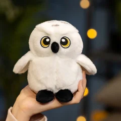 Uggla gosedjur med Hedwig i tecknad stil, mjuk och lekfull att bära på axeln